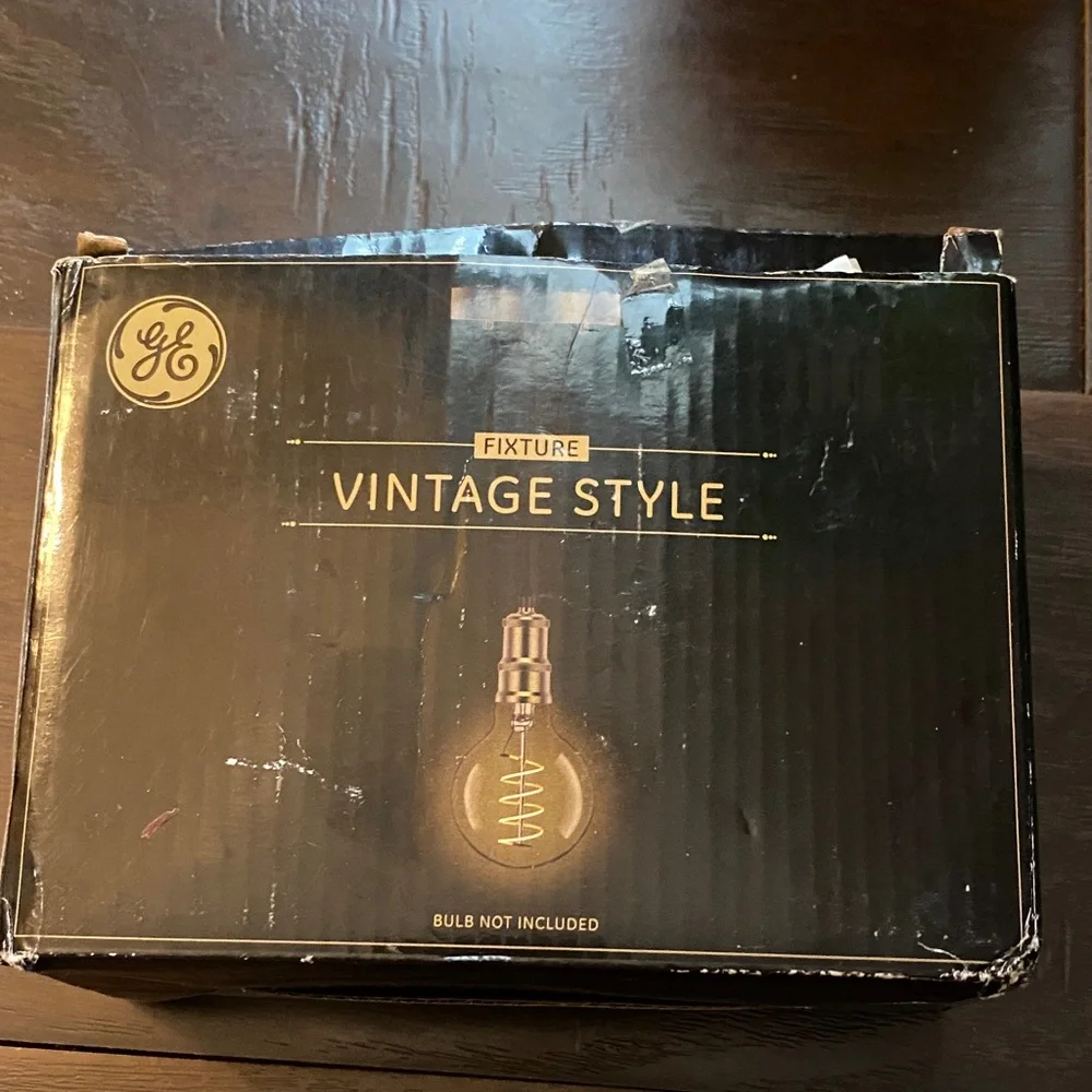Vintage Style Fixture in Soft Gold